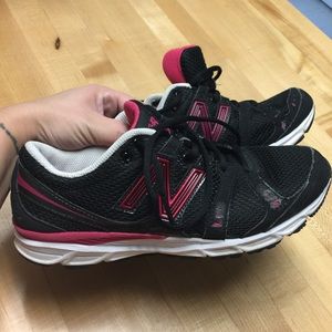 New Balance - Black & magenta/hot pink
